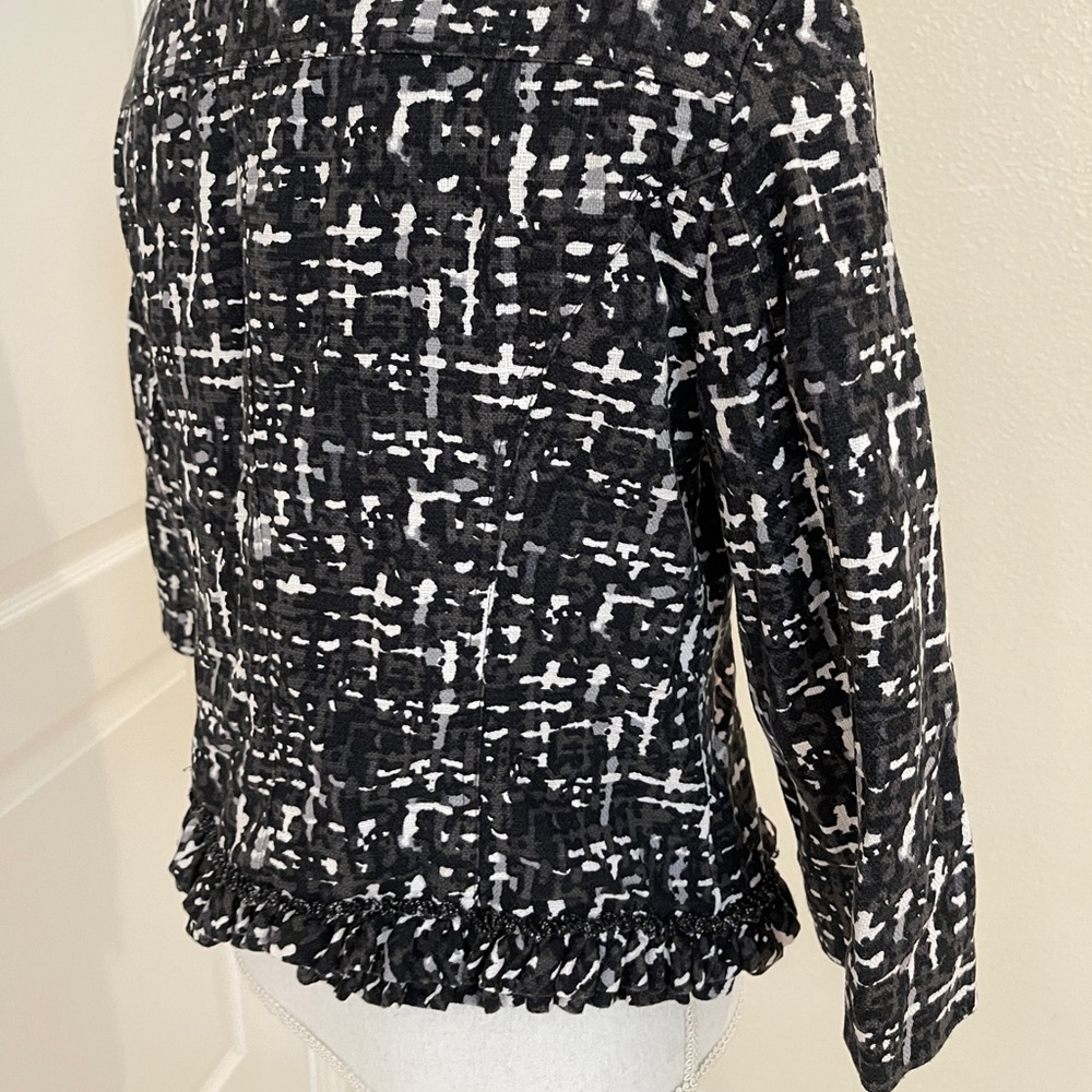 Beautiful Jacket With Ruffled Edges - image 6